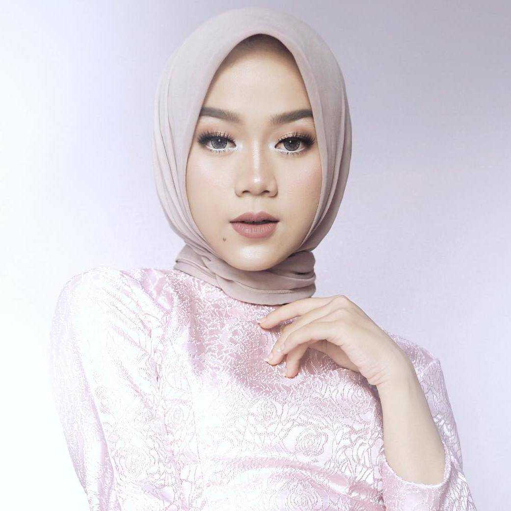 8 Beauty Vlogger Hijab Paling Hits Gotomalls